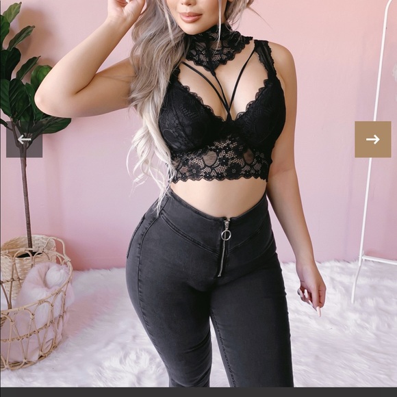 High Neck Bralette by Dynamic Seamless Apparels - Picture 2 of 16